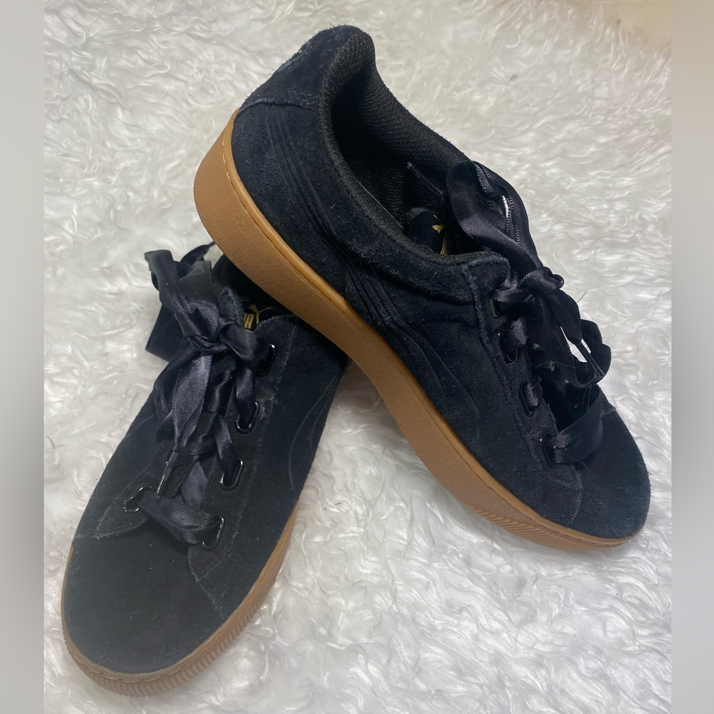 PUMA black sneakers with satin laces